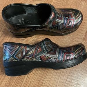 Dansko size 38, only worn a few times. EXCELLENT condition!